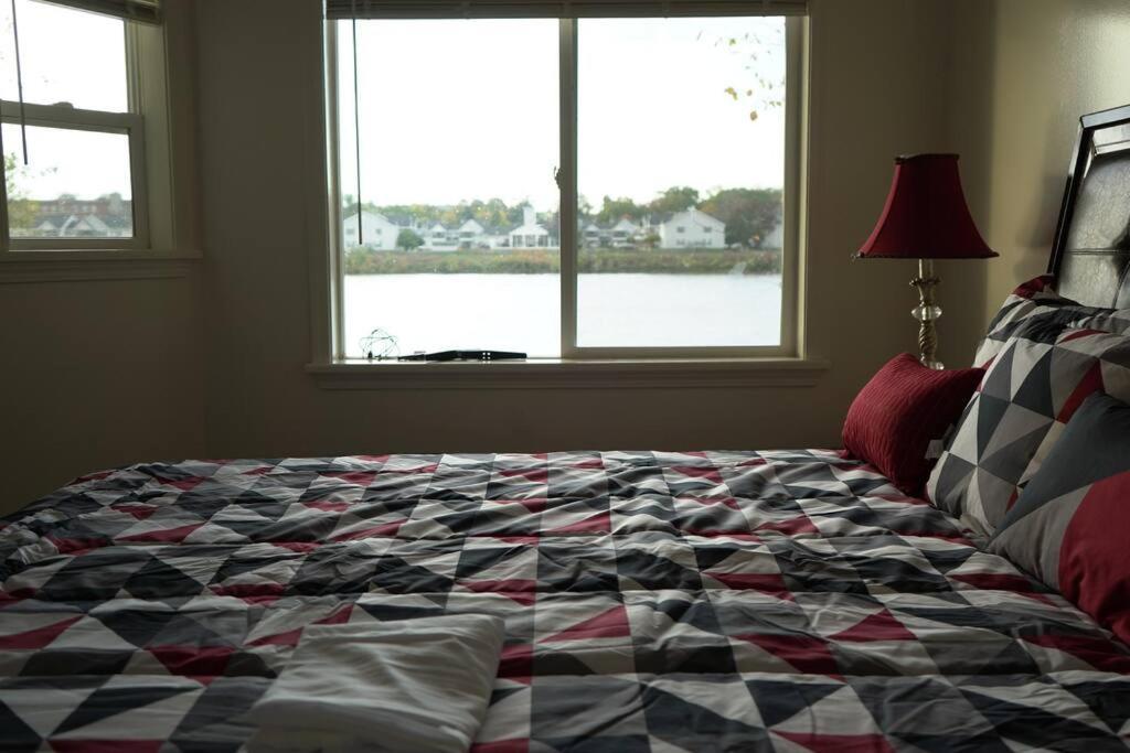 Queen Bed Beautiful Sunset W River View Fast Wifi Lejlighed Troy Eksteriør billede